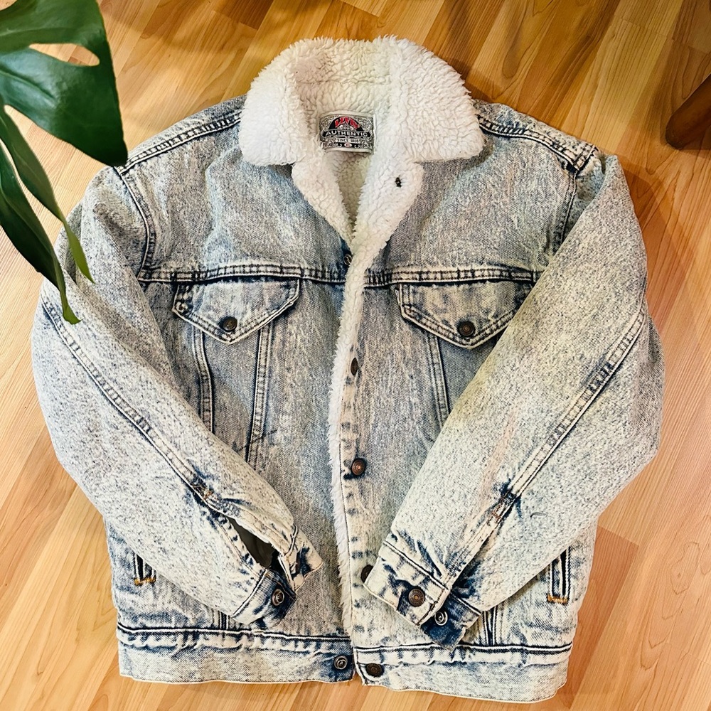 Vintage Levi’s denim acid wash Sherpa jacket
